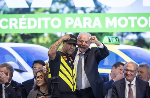 Lula cobra bancos públicos para destravar crédito