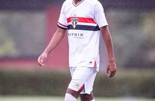 Polícia investiga morte de promessa do futebol que foi morto após partida em Macei