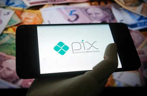Popularização do Pix alerta pais sobre ensino de educação financeira aos filhos