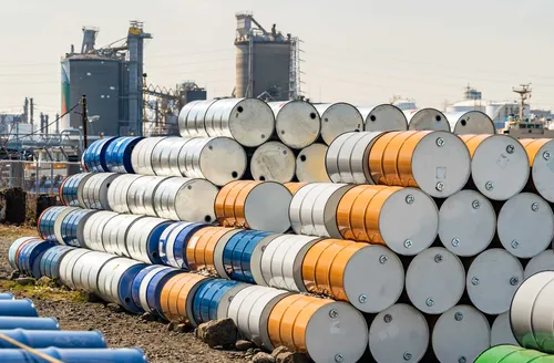 Preço do petróleo dispara mais de 8% e supera US$ 80