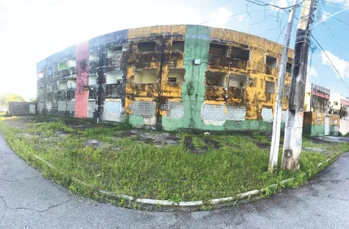 Ruínas urbanas: o perigo dos imóveis abandonados que ameaçam Maceió