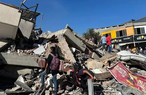Terremoto de magnitude 7,4 atinge a Colômbia e deixa mais de 100 mortos