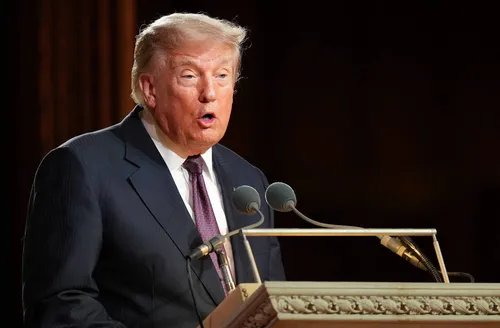 Trump prorroga decreto que mantém sanções ao Brasil