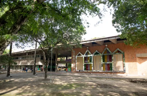 Ufal suspende reconhecimento de diplomas do Paraguai por suspeita de fraudes