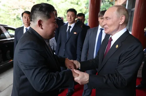 Zelensky acusa Rússia de atacar Ucrânia com míssil da Coreia do Norte