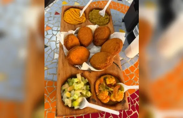 Aki Perto: petiscos caprichados e um dos melhores cordeiros guisados