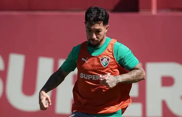 CBF investiga cartão recebido por Lucho Acosta, do Fluminense