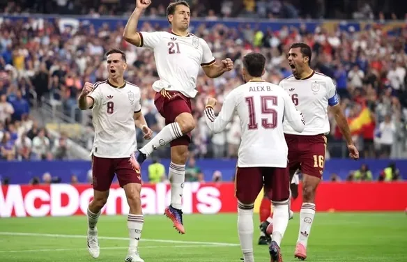 Espanha domina, elimina a França e garante vaga na final