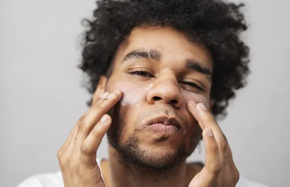 Mais do que estética: a pele também fala sobre a saúde do homem