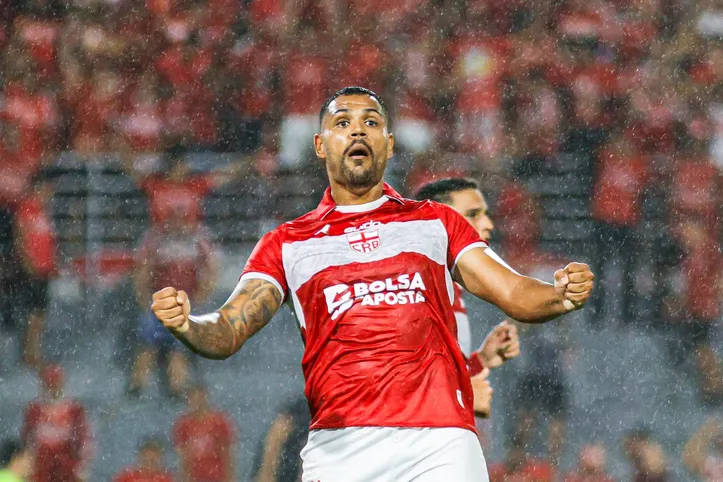 Mikael reencontrou boa fase no futebol com a camisa do Galo