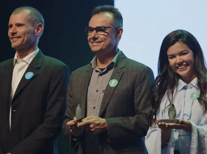 O jurista e escritor Fábio Lins recebe o prêmio Jabuti Acadêmico 2026