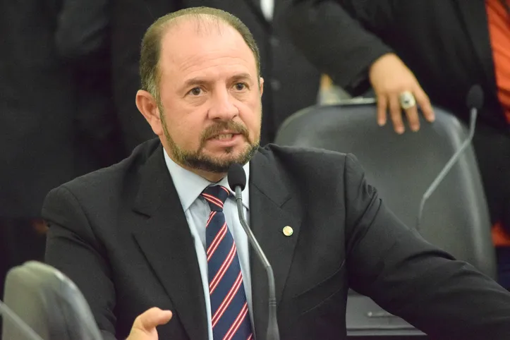 Imagem ilustrativa da imagem Albuquerque lança pré-candidatura e prevê reunir Renan Filho, Arthur e Davi