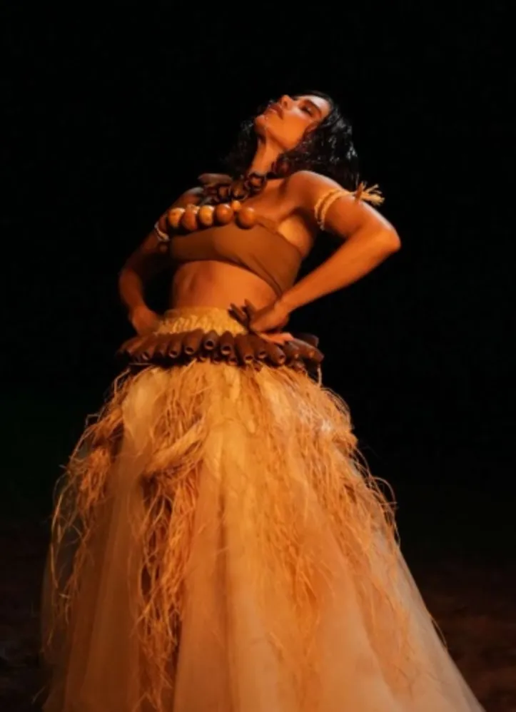 Imagem ilustrativa da imagem Anitta une moda brasileira e fé nos figurinos de Equilibrium