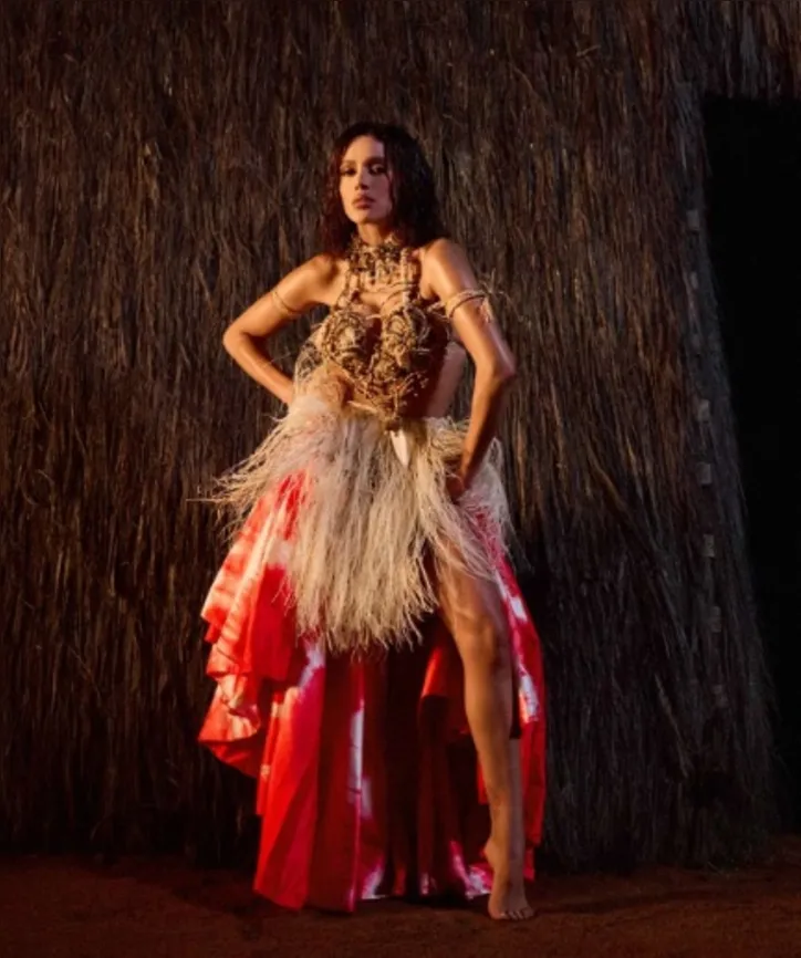 Imagem ilustrativa da imagem Anitta une moda brasileira e fé nos figurinos de Equilibrium