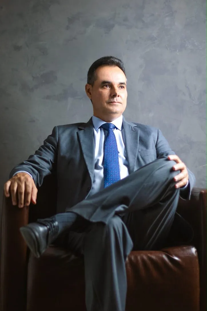 O procurador do Estado FÁBIO LINS é semifinalista do Prêmio Jabuti Acadêmico pelo segundo ano consecutivo, com a obra “Drummond e a Administração Pública”