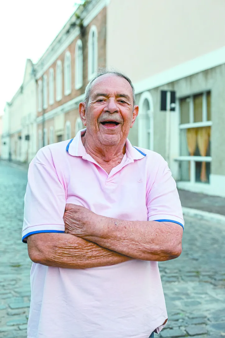 O escritor Carlito Lima lançou nessa sexta-feira (14) seu nono romance
