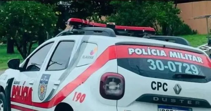 Imagem ilustrativa da imagem Casal é preso após deixar bebê e criança de 3 anos  trancados em casa durante madrugada em União