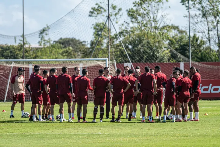 Elenco fez última atividade no CT antes de viajar para Fortaleza