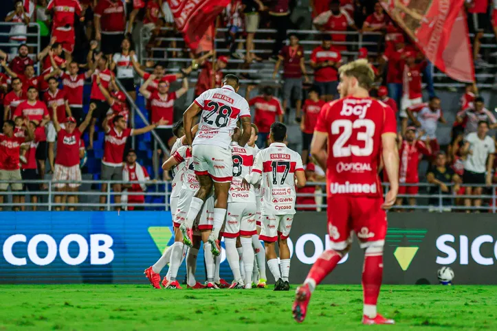 CRB emplaca quarto jogo sem perder e sobe na tabela da Série B