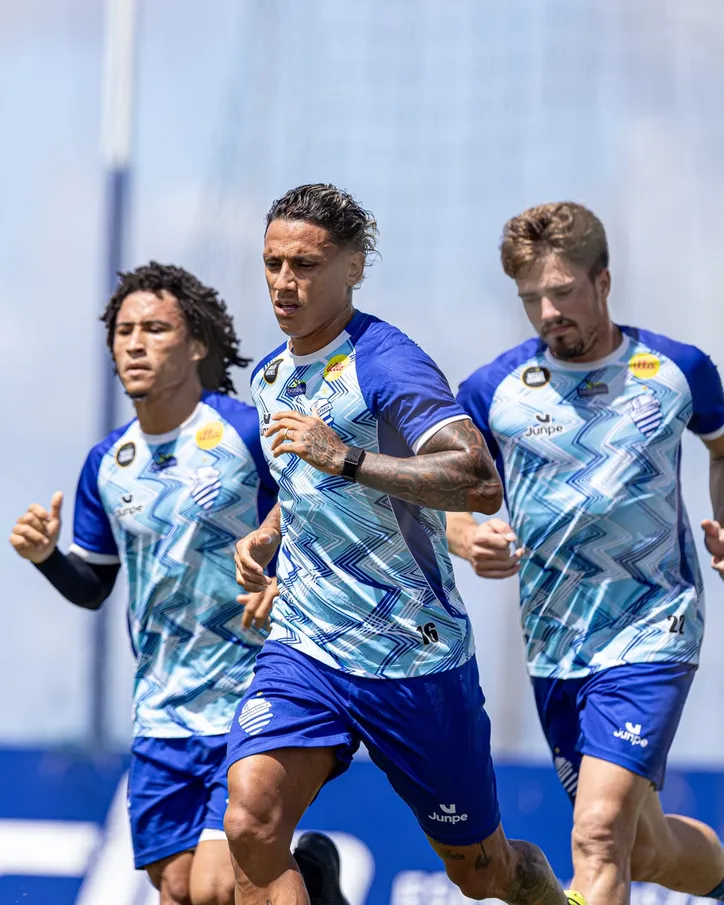 Dudu Figueiredo (C) é líder de assistências do Azulão em 2026