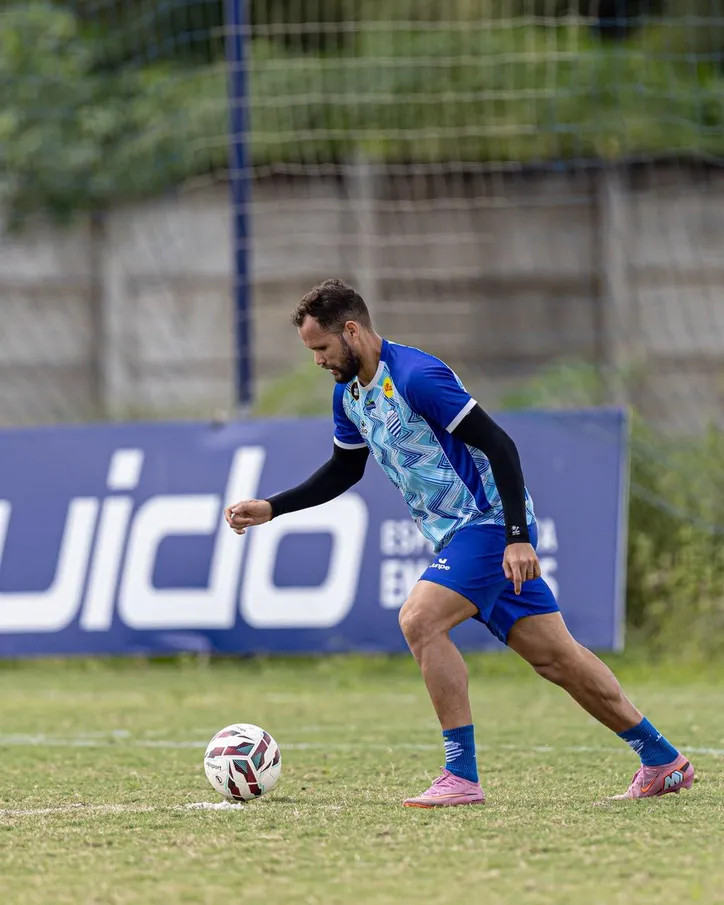 Alan James pode fazer sua estreia pelo CSA nesse fim de semana
