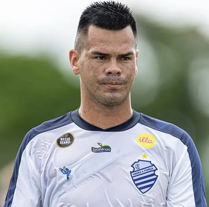 Lucas Lima voltou aos trabalhos no campo nessa quarta-feira