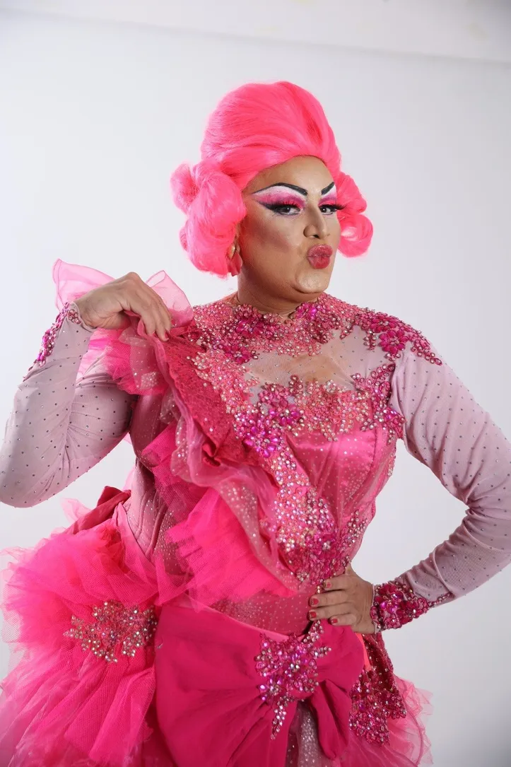 Paty Maionese é interpretada pelo ator, humorista e produtor cultural Robson Barros