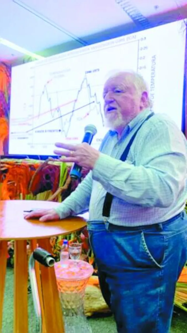 Luiz Carlos Molion apresentou projeções sobre o comportamento das chuvas em diferentes regiões produtoras durante evento promovido pela Girassol Agrícola