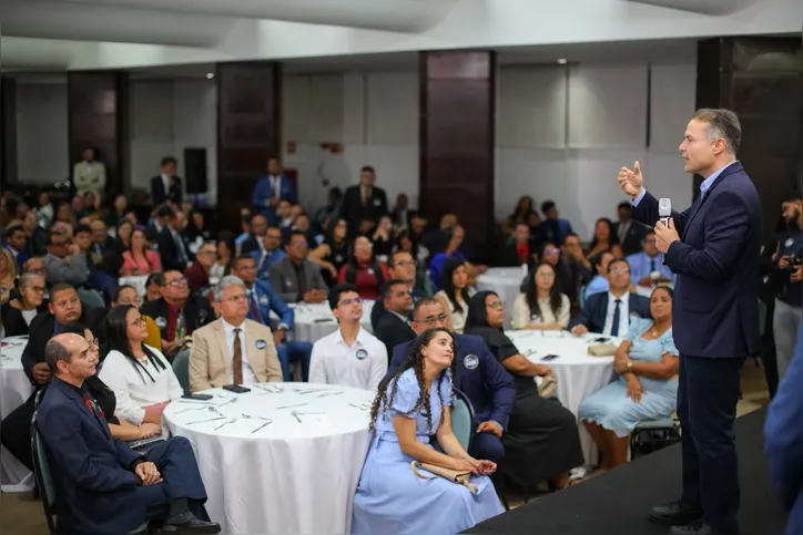 Pré-candidato intensifica aproximação com segmento estratégico e tenta reduzir vantagem de JHC entre fiéis em Alagoas