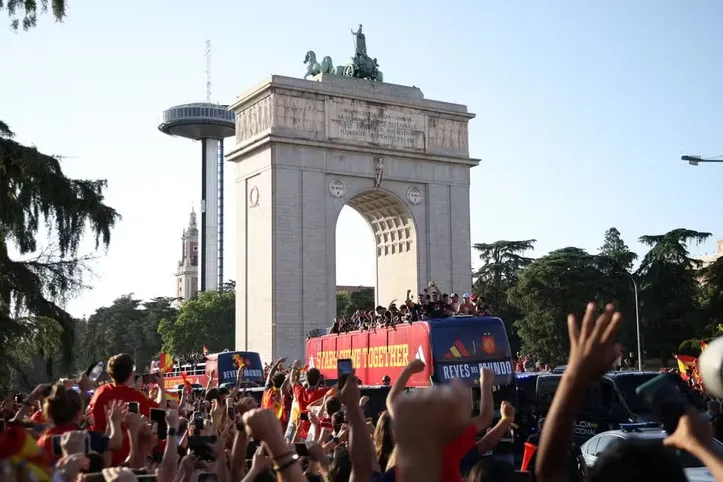 Torcedores espanhóis receberam a Seleção com grande festa