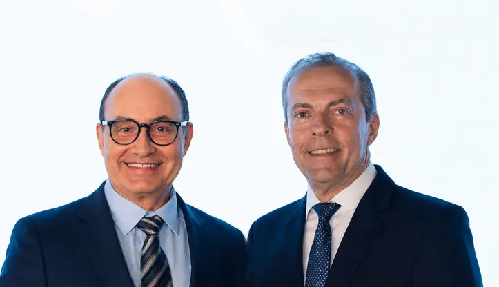 O publicitário ALOÍSIO ALVES (à esquerda) e o jornalista e ex-secretário de Comunicação de Alagoas JOALDO CAVALCANTE, dois nomes que marcam suas trajetórias com competência e importantes contribuições para a comunicação alagoana, celebram mais um ano de vida nesta segunda-feira, 10 de agosto