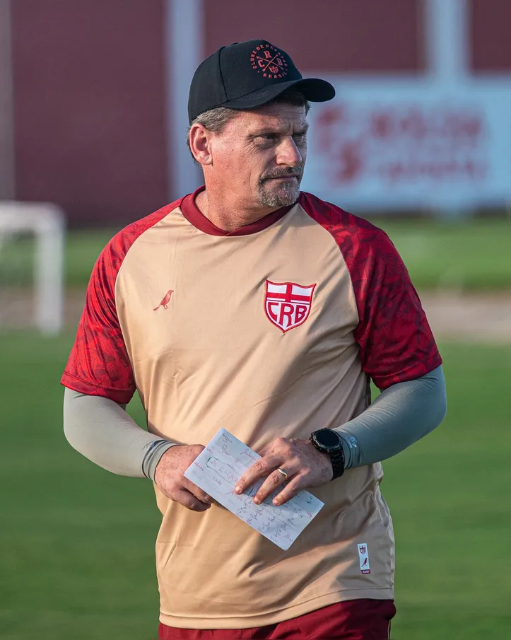 Fábio Matias comanda seus primeiros treinos à frente do CRB