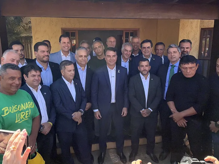 Flávio Bolsonaro defendeu Alfredo Gaspar durante encontro com candidatos do PL ao Senado, em Brasília