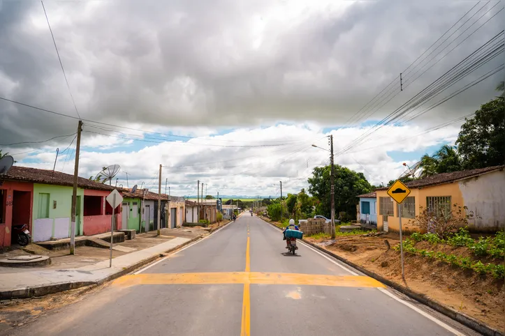 Imagem ilustrativa da imagem Governo de Alagoas entrega pavimentação asfáltica e autoriza rotatória em Junqueiro
