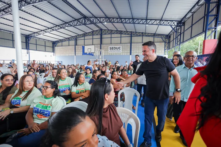 Paulo Dantas cumpriu agenda ontem em Japaratinga, onde inaugurou nova unidade do programa Escola do Coração