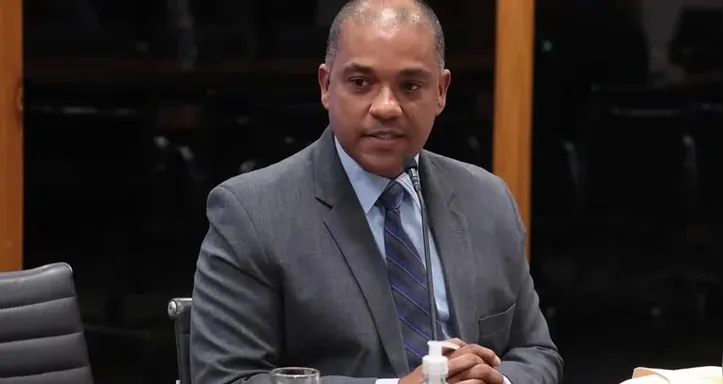 Professor CLAYTON SANTOS, da Ufal, teve aprovada proposta apresentada à Câmara dos Deputados sobre programa nacional de capacitação em comunicação pública legislativa voltado às câmaras municipais de todo o país