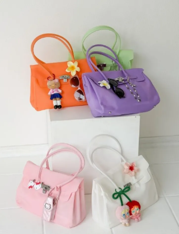 Imagem ilustrativa da imagem Jelly Firkin: a "Birkin" de plástico que virou febre