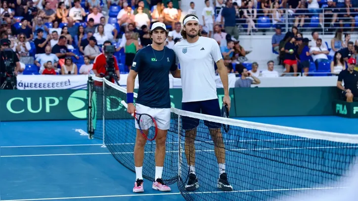 Fonseca venceu Tsitsipas no ano de 2025, pela Copa Davis