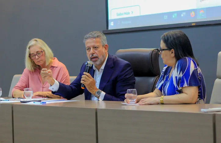 Imagem ilustrativa da imagem Lira participa de encontro com médicos e ouve reivindicações da categoria