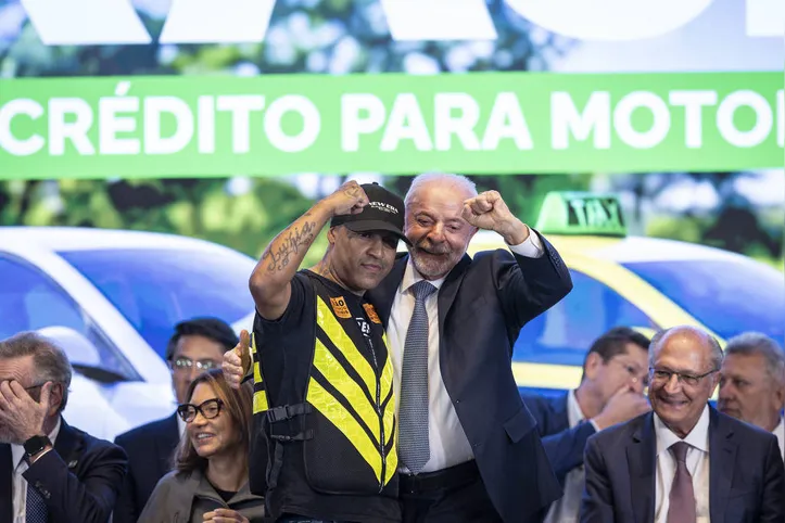 Lula participa do lançamento do programa Move Aplicativos