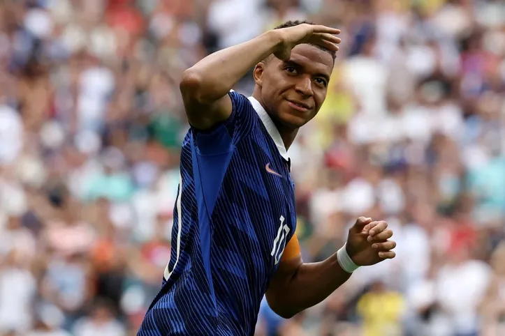 Imagem ilustrativa da imagem Mbappé é o primeiro artilheiro de duas Copas do Mundo
