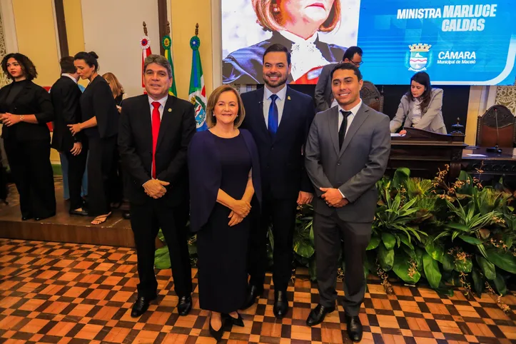 Imagem ilustrativa da imagem Ministra Marluce Caldas recebe título de Cidadã Honorária de Maceió