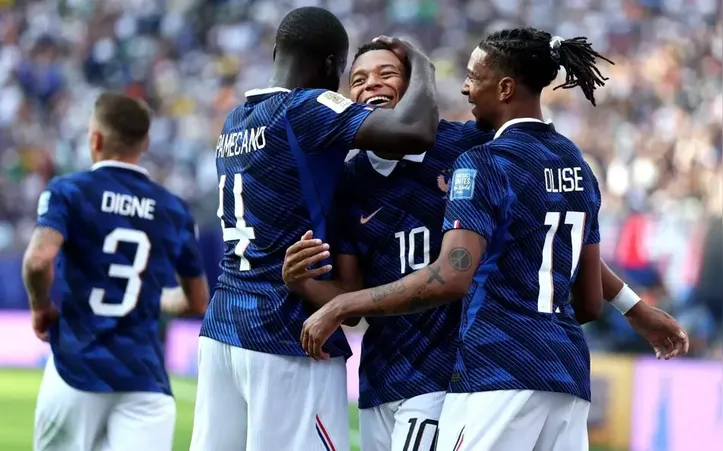França entra em campo neste sábado para enfrentar o Paraguai
