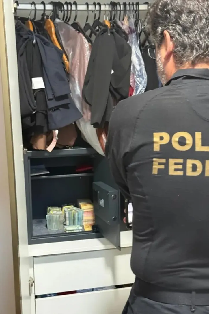 Imagem ilustrativa da imagem PF afasta servidores púbicos por desvios de recursos em obras de escolas em Murici