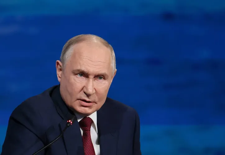 Imagem ilustrativa da imagem Putin ameaça apreender navios de países da União Europeia