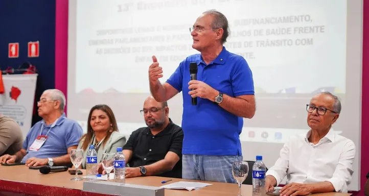 Imagem ilustrativa da imagem Renan Calheiros e Dr. Wanderley destacam papel do SUS em fórum de saúde em Maceió