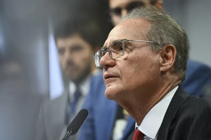 Renan Calheiros assumiu ontem a presidência da comissão que vai analisar a MP das dívidas rurais