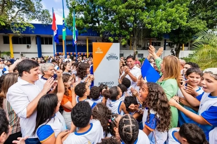 Imagem ilustrativa da imagem Rodrigo Cunha inaugura moderna escola com capacidade para atender 850 alunos