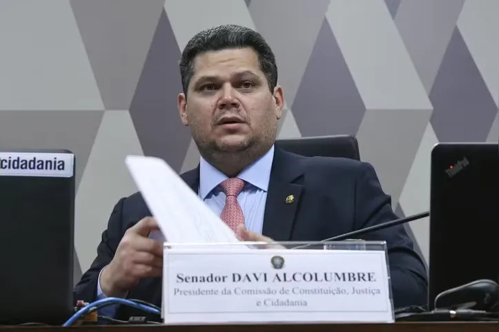 Senador Davi Alcolumbre confirmou a paralisação dos trabalhos