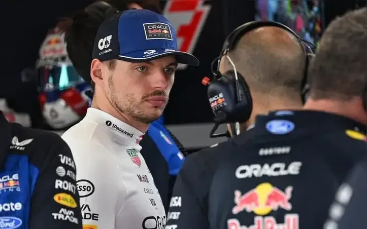 Max Verstappen seguirá na equipe até a próxima temporada